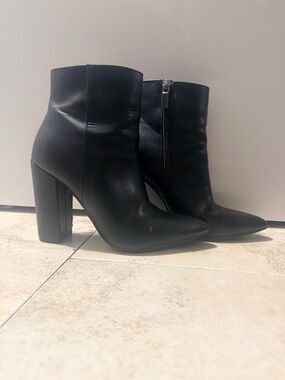 ShoeDazzle Black Ankle Boots – Size 5.5